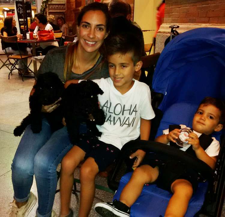 Kerry Blue Terrier. Familia Silva con Mawi y Lia.
