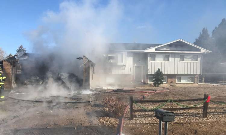 PETSmania - El departamento de bomberos de recibió informes de una explosión en el garaje