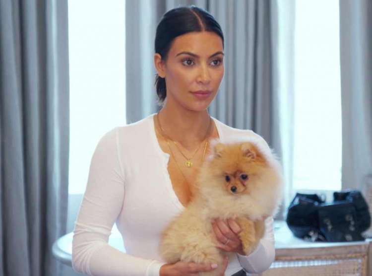 Kim Kardashian con el perro de Kourtney