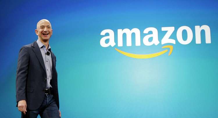 Jeff Bezos  director ejecutivo y fundador de Amazon.