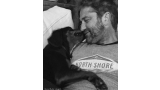 Gerard Butler con su nuevo cachorro (Instagram)